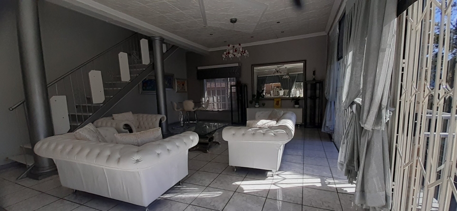 4 Bedroom Property for Sale in Heuweloord Gauteng