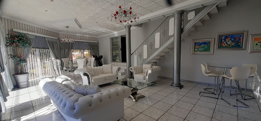 4 Bedroom Property for Sale in Heuweloord Gauteng