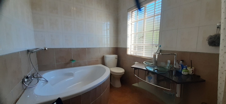 4 Bedroom Property for Sale in Heuweloord Gauteng