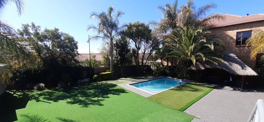 4 Bedroom Property for Sale in Heuweloord Gauteng