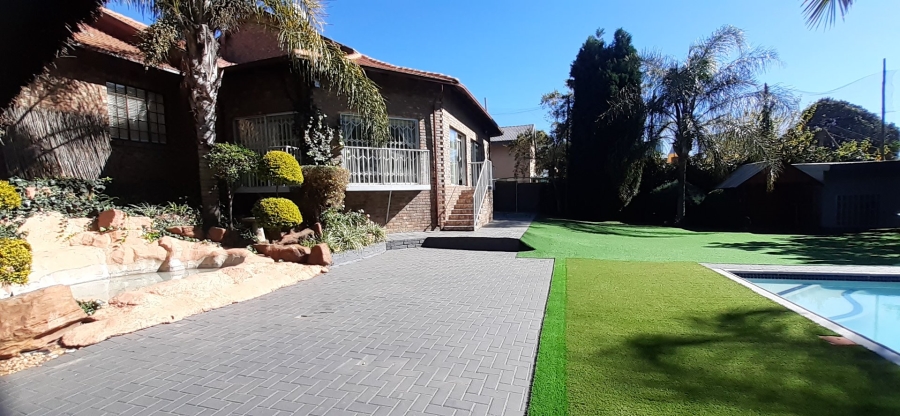 4 Bedroom Property for Sale in Heuweloord Gauteng