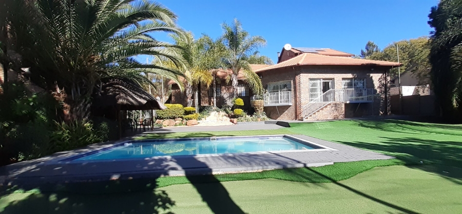 4 Bedroom Property for Sale in Heuweloord Gauteng