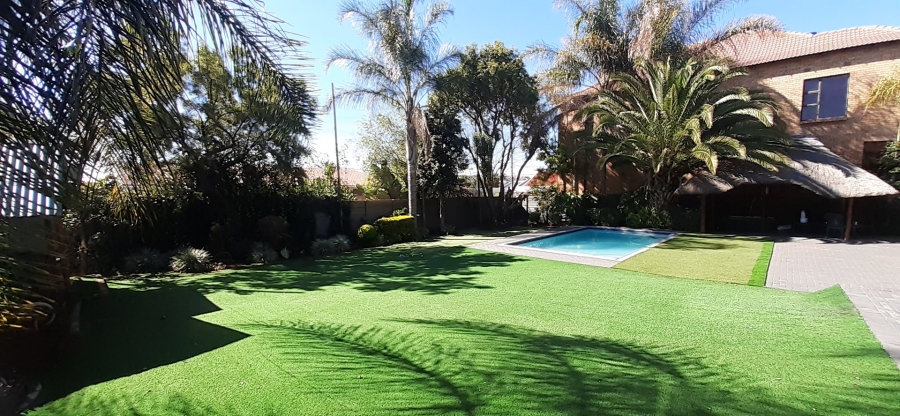 4 Bedroom Property for Sale in Heuweloord Gauteng