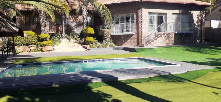 4 Bedroom Property for Sale in Heuweloord Gauteng