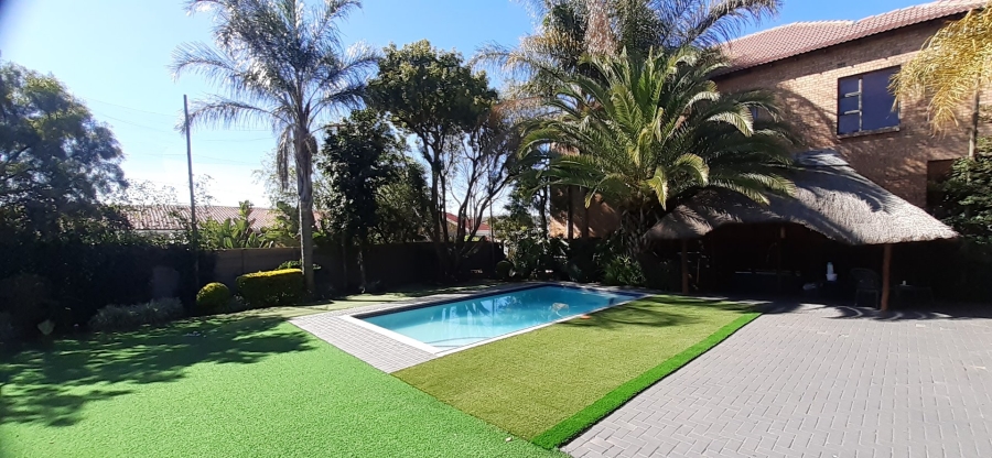 4 Bedroom Property for Sale in Heuweloord Gauteng