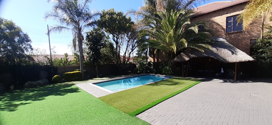 4 Bedroom Property for Sale in Heuweloord Gauteng