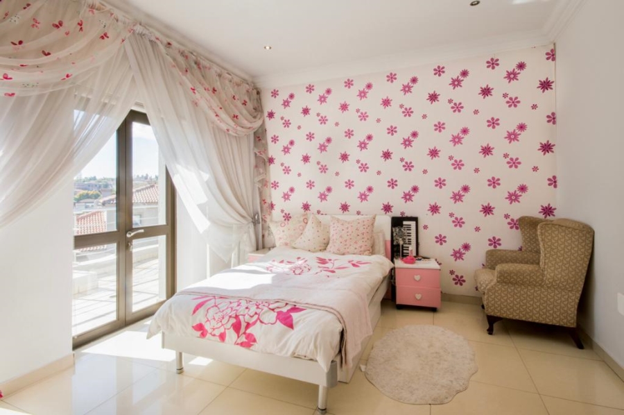 5 Bedroom Property for Sale in Blue Hills AH Gauteng