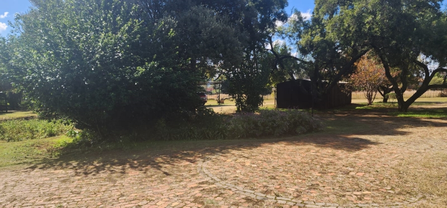 5 Bedroom Property for Sale in Monavoni A H Gauteng