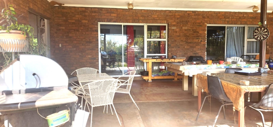 5 Bedroom Property for Sale in Monavoni A H Gauteng