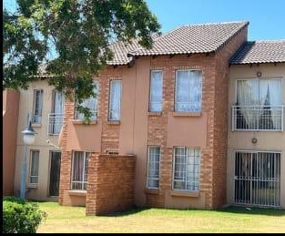 2 Bedroom Property for Sale in Noordwyk Gauteng