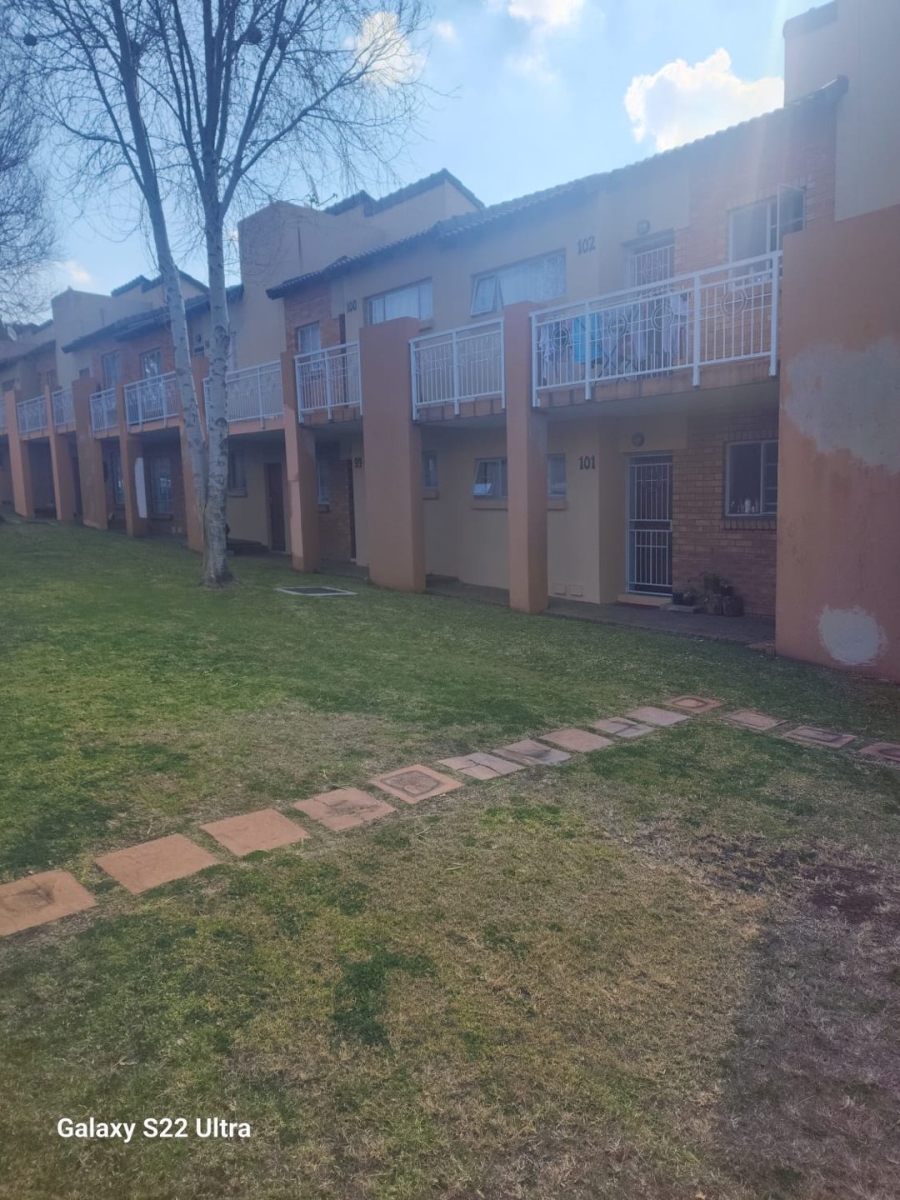 2 Bedroom Property for Sale in Noordwyk Gauteng