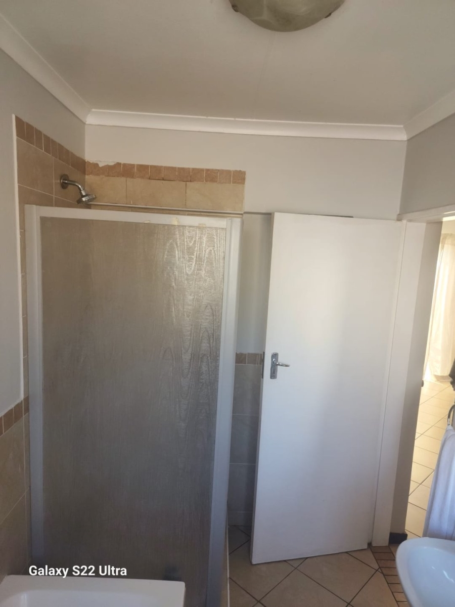 2 Bedroom Property for Sale in Noordwyk Gauteng