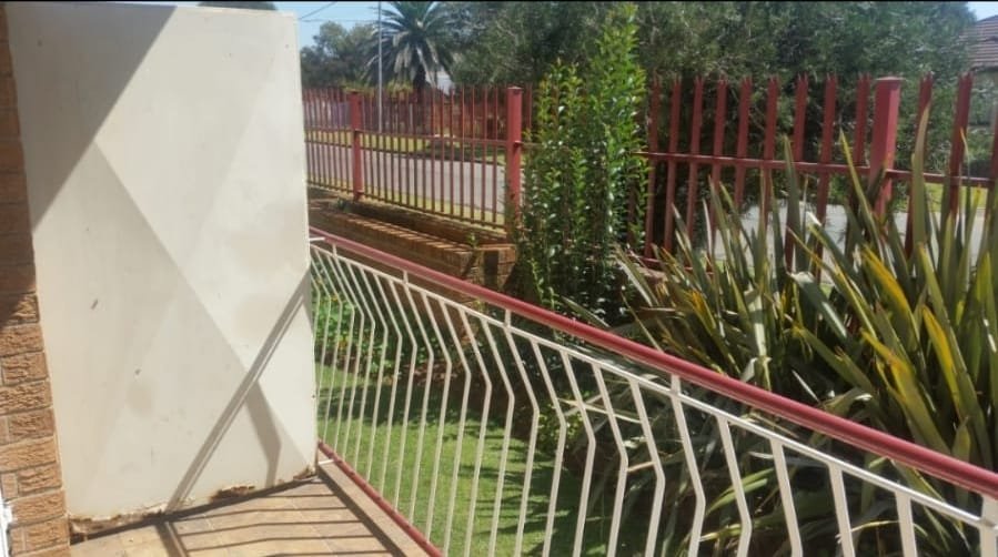 1 Bedroom Property for Sale in Strubenvale Gauteng