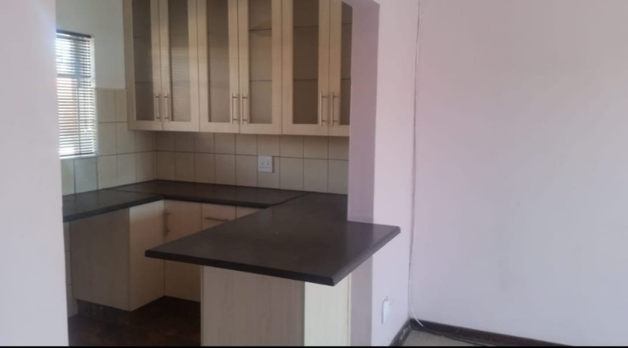 1 Bedroom Property for Sale in Strubenvale Gauteng