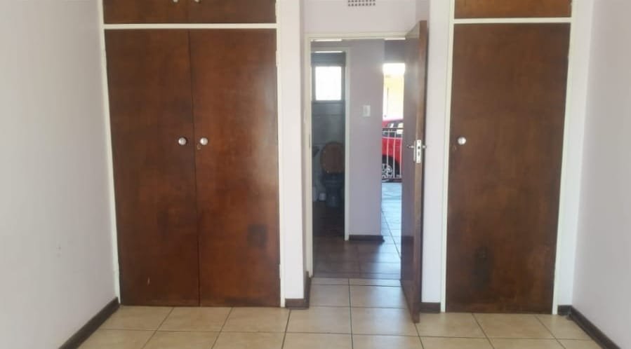 1 Bedroom Property for Sale in Strubenvale Gauteng