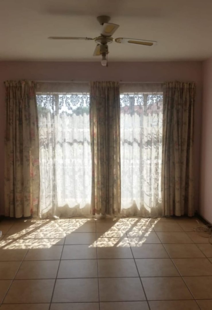 1 Bedroom Property for Sale in Strubenvale Gauteng