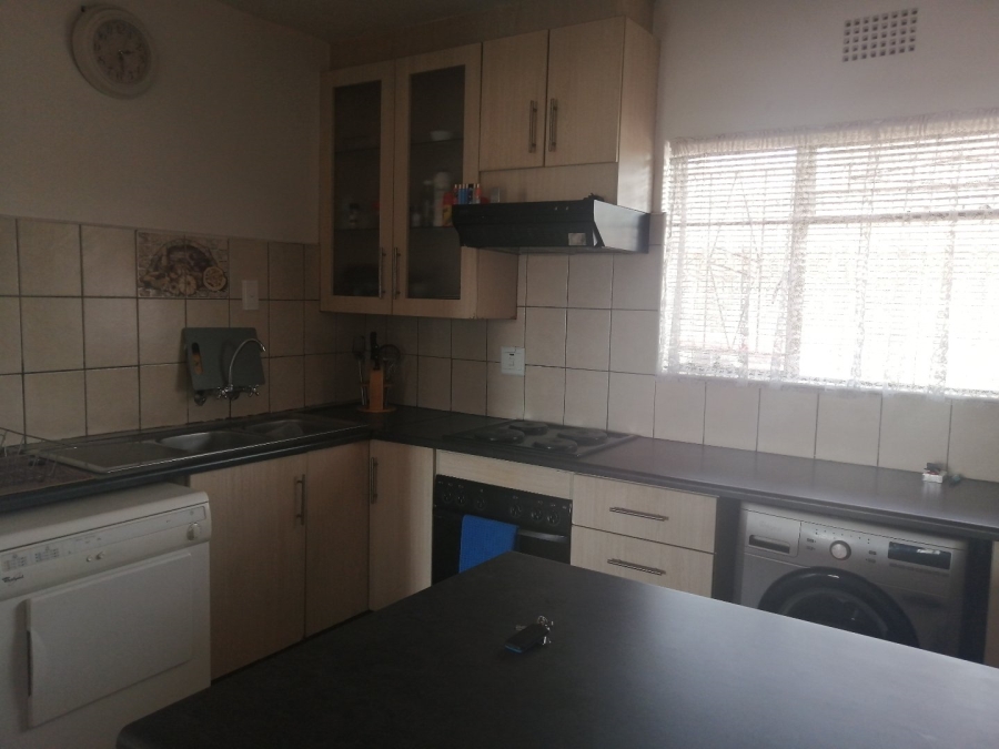 1 Bedroom Property for Sale in Strubenvale Gauteng