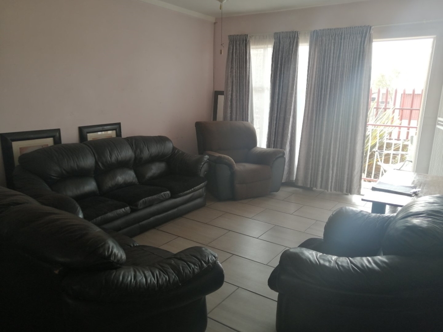 1 Bedroom Property for Sale in Strubenvale Gauteng