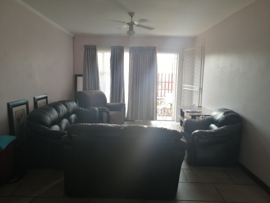 1 Bedroom Property for Sale in Strubenvale Gauteng