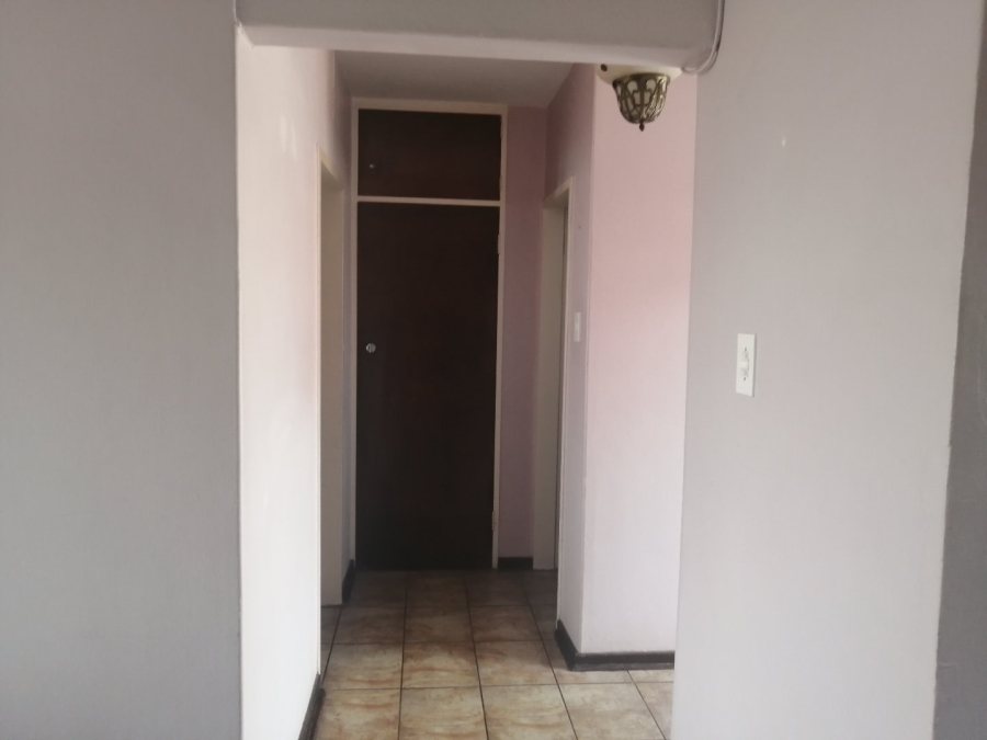 1 Bedroom Property for Sale in Strubenvale Gauteng