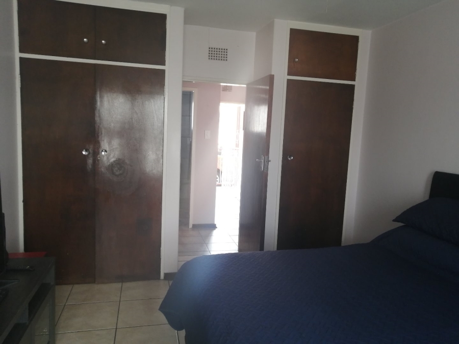 1 Bedroom Property for Sale in Strubenvale Gauteng