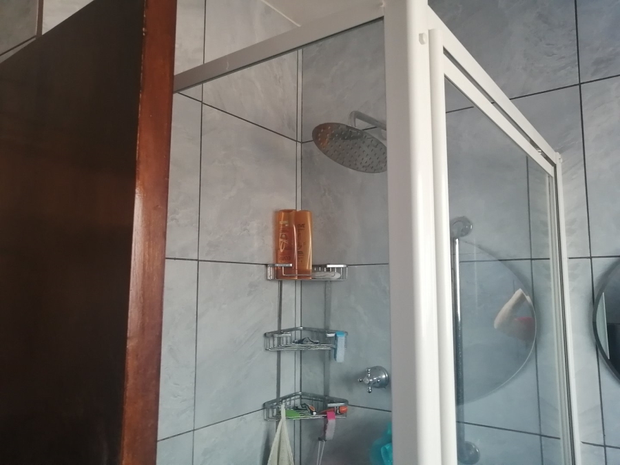 1 Bedroom Property for Sale in Strubenvale Gauteng