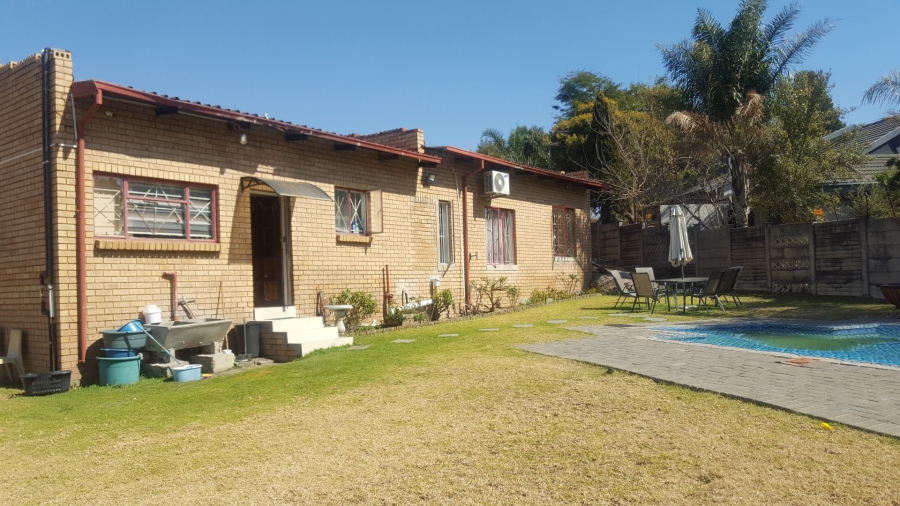 4 Bedroom Property for Sale in Heuweloord Gauteng