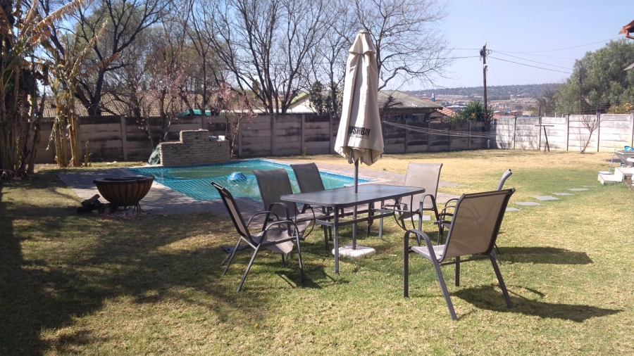 4 Bedroom Property for Sale in Heuweloord Gauteng