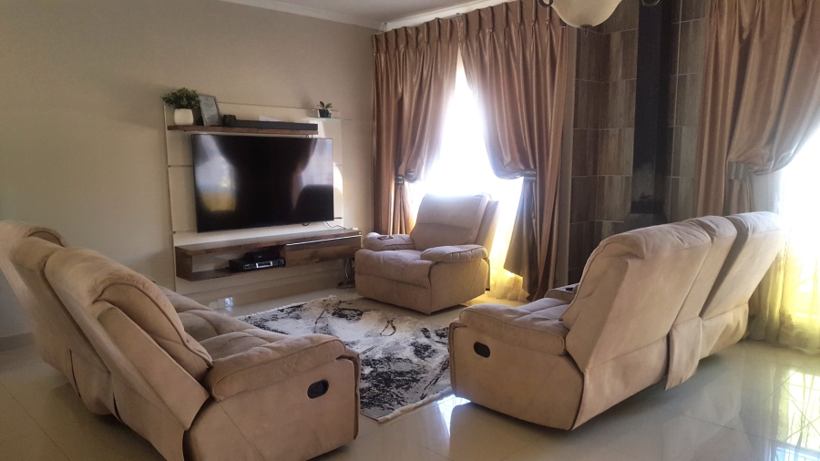 4 Bedroom Property for Sale in Heuweloord Gauteng