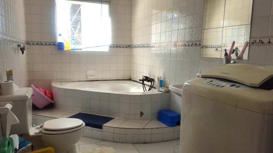 4 Bedroom Property for Sale in Heuweloord Gauteng