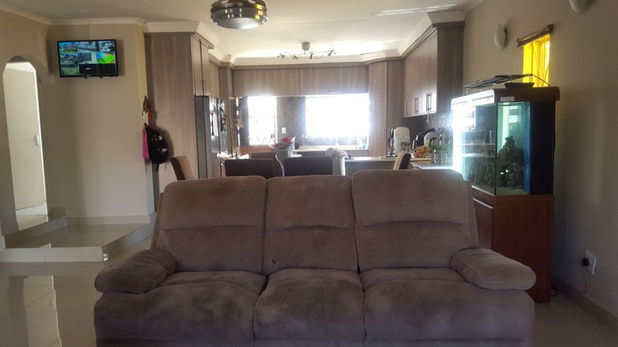 4 Bedroom Property for Sale in Heuweloord Gauteng