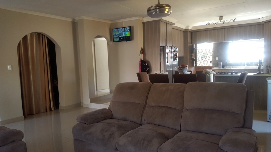 4 Bedroom Property for Sale in Heuweloord Gauteng