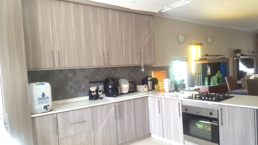 4 Bedroom Property for Sale in Heuweloord Gauteng