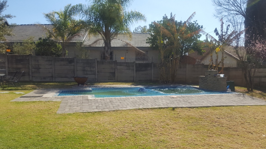 4 Bedroom Property for Sale in Heuweloord Gauteng