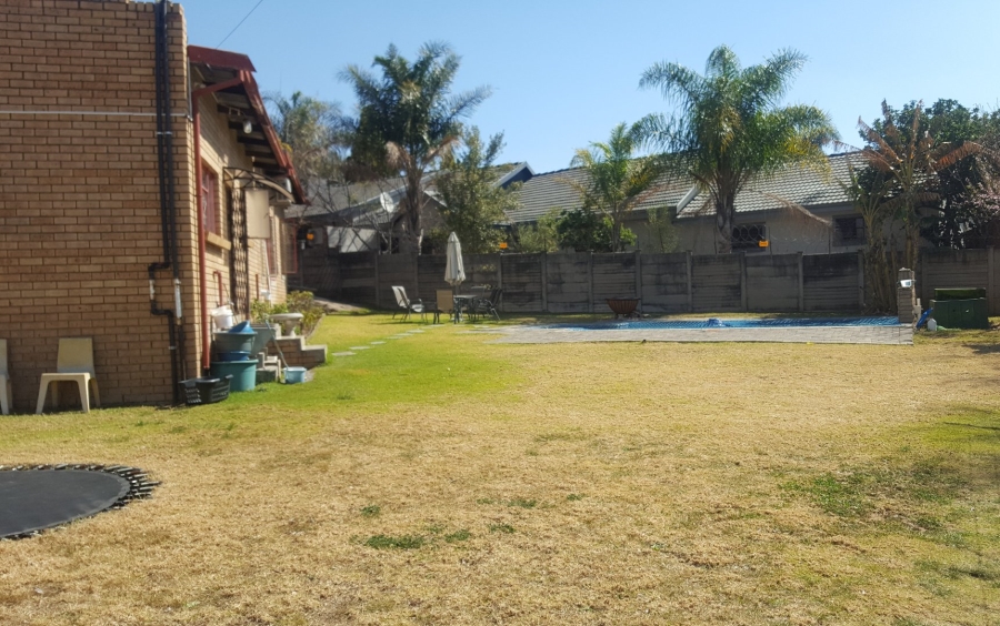 4 Bedroom Property for Sale in Heuweloord Gauteng