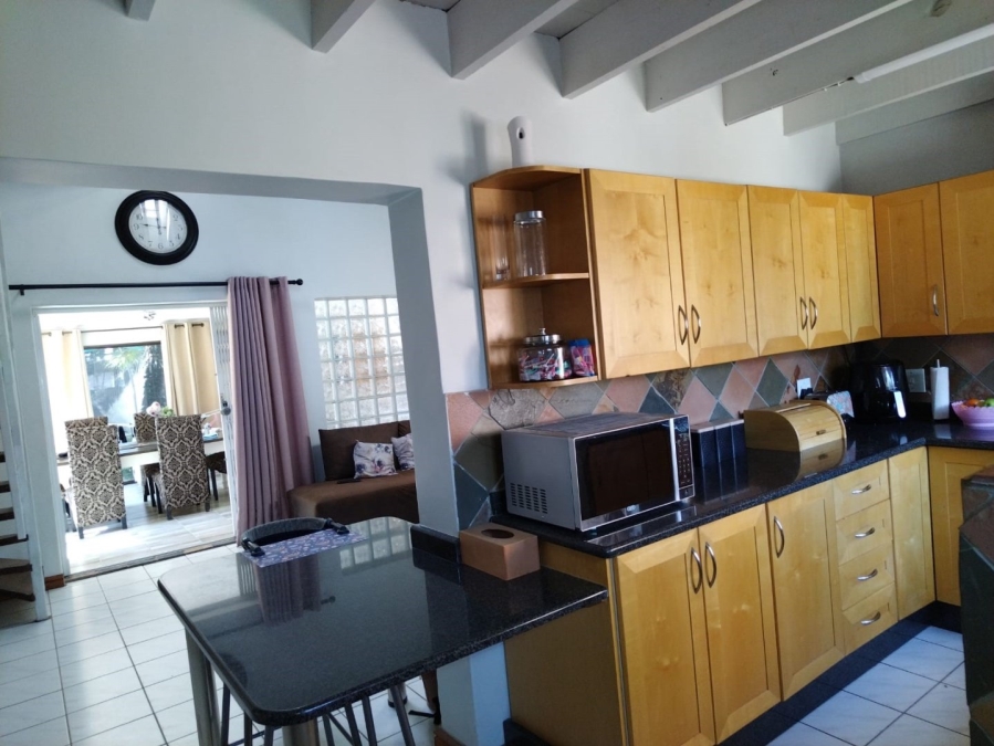  Bedroom Property for Sale in Glen Marais Gauteng