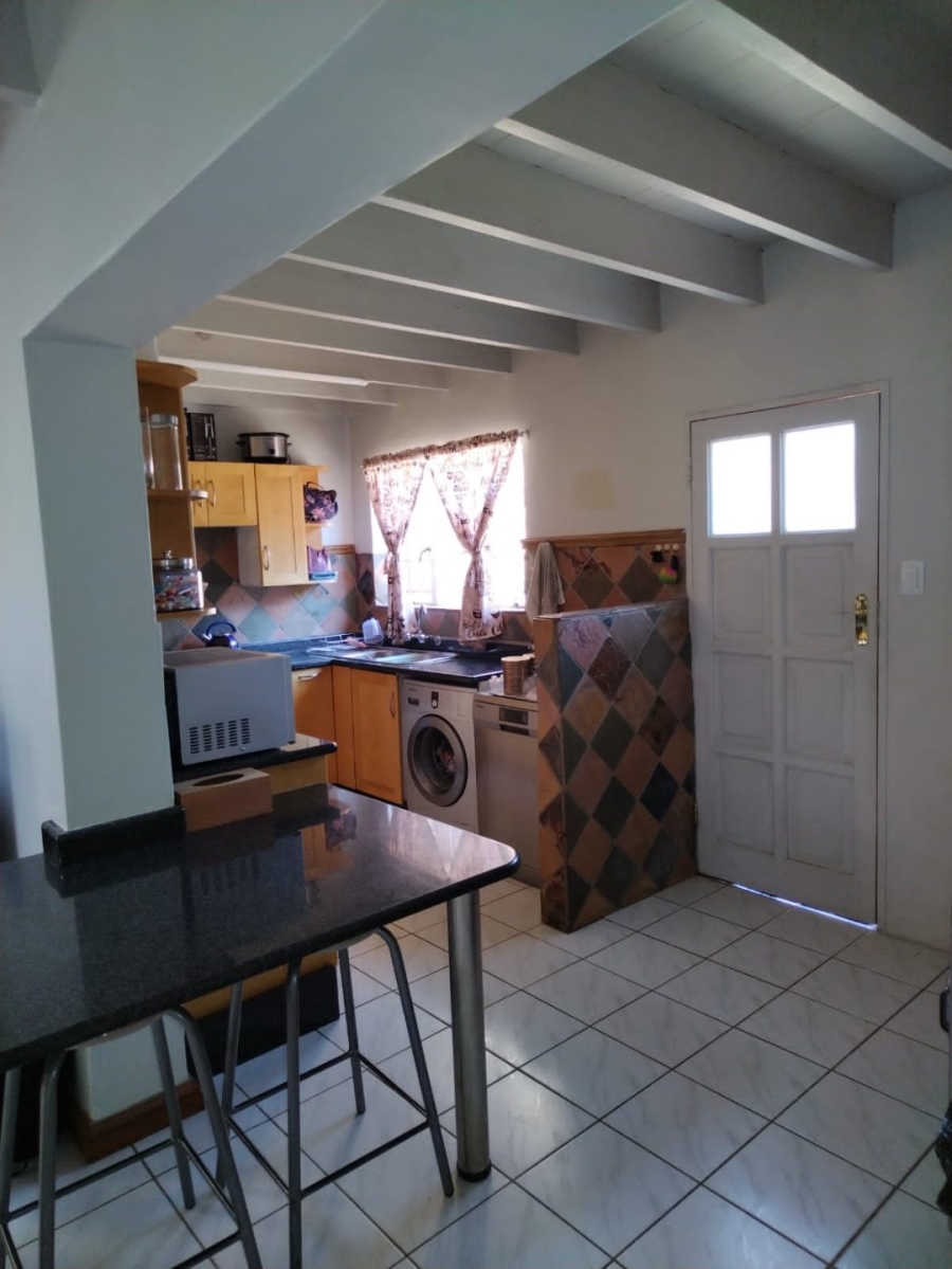  Bedroom Property for Sale in Glen Marais Gauteng