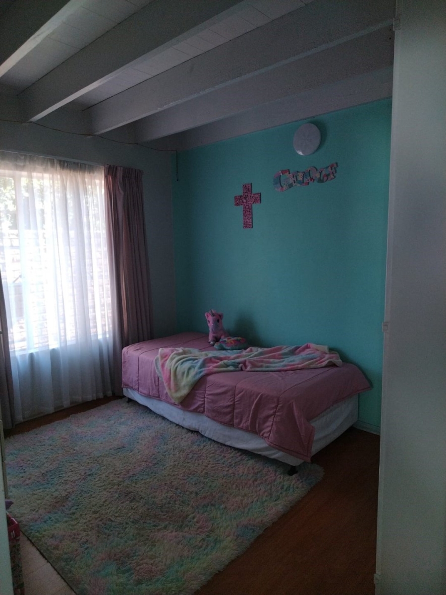  Bedroom Property for Sale in Glen Marais Gauteng