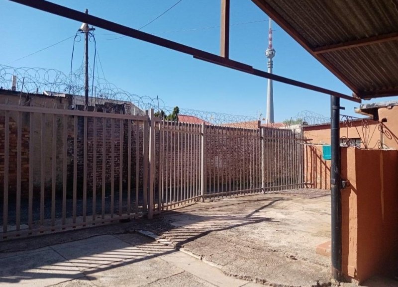 9 Bedroom Property for Sale in Brixton Gauteng