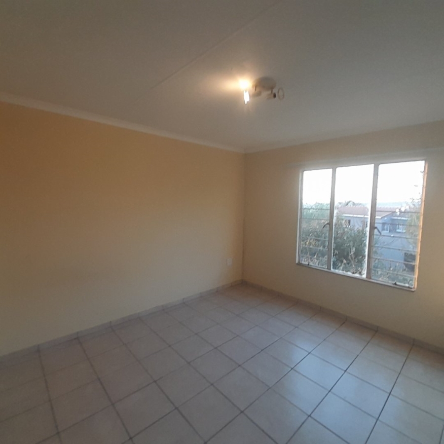 To Let 3 Bedroom Property for Rent in Radiokop Gauteng