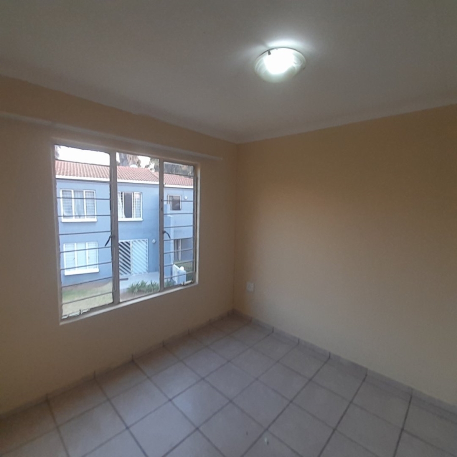 To Let 3 Bedroom Property for Rent in Radiokop Gauteng