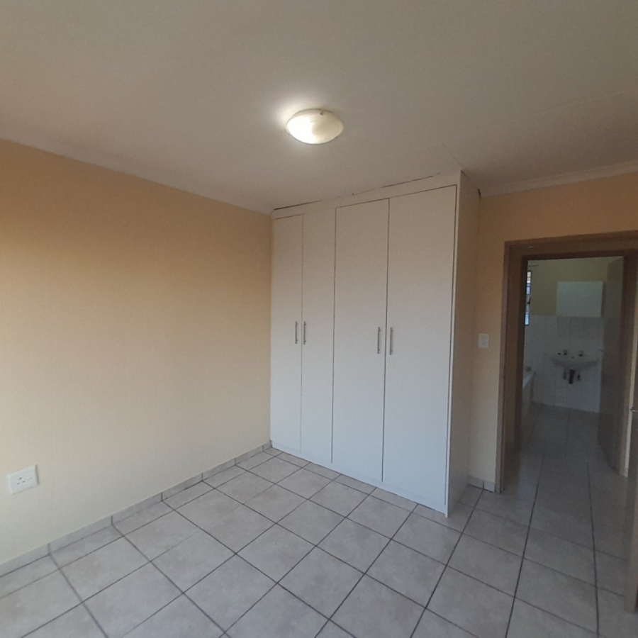 To Let 3 Bedroom Property for Rent in Radiokop Gauteng