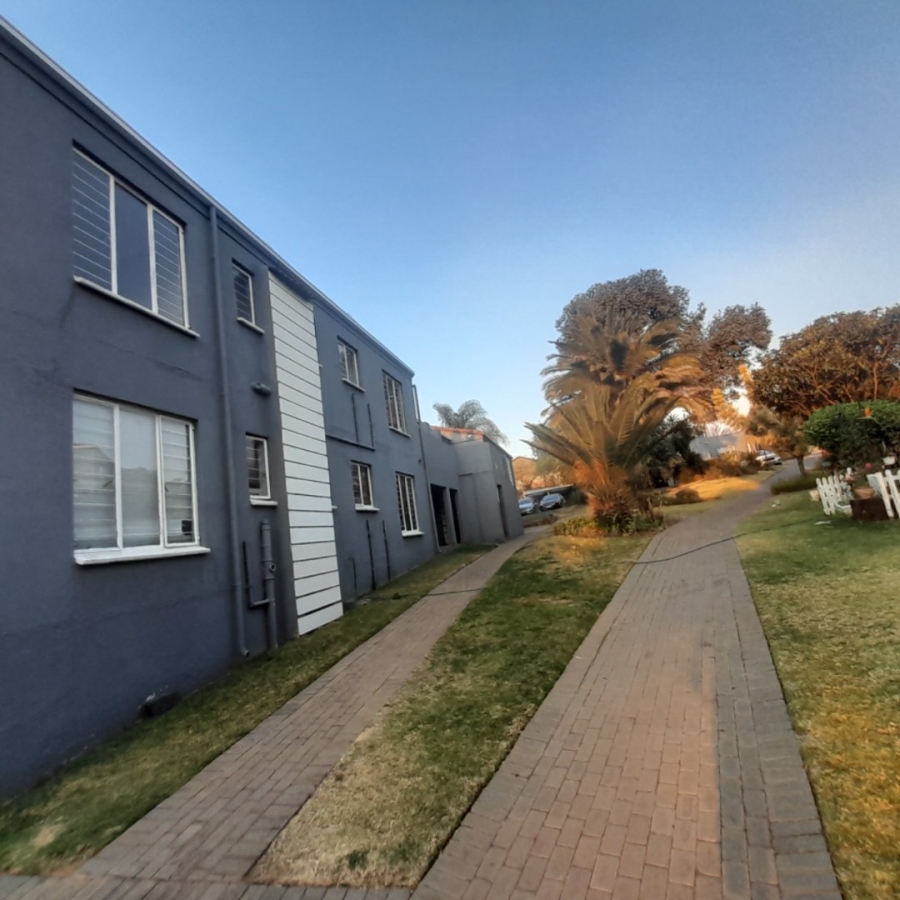 To Let 3 Bedroom Property for Rent in Radiokop Gauteng