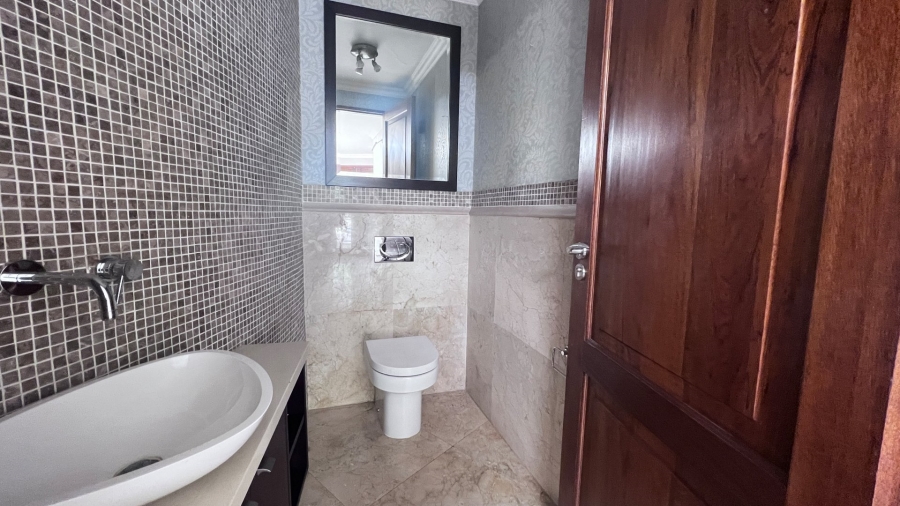 5 Bedroom Property for Sale in Hurlingham Gauteng