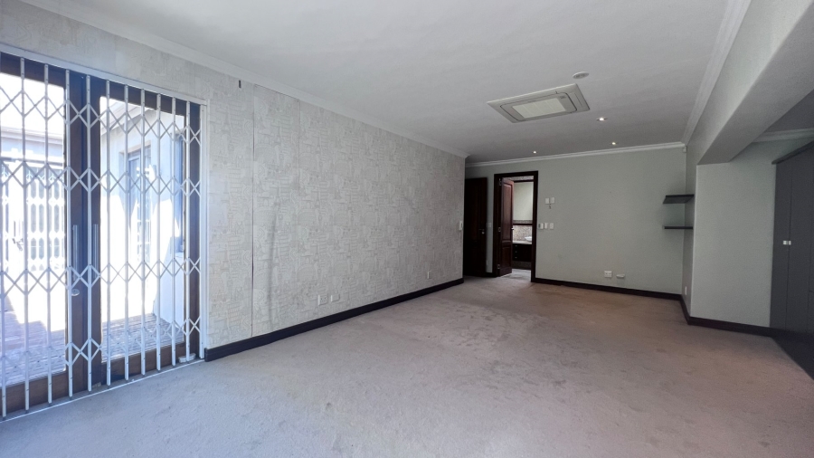 5 Bedroom Property for Sale in Hurlingham Gauteng