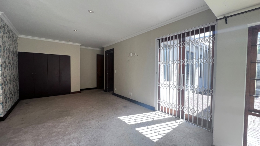 5 Bedroom Property for Sale in Hurlingham Gauteng