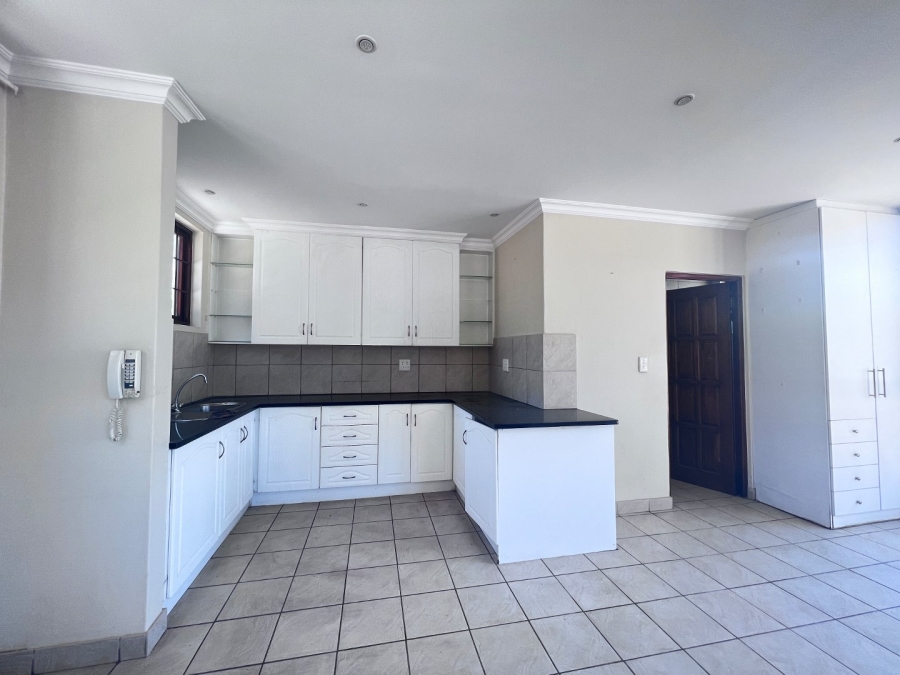 5 Bedroom Property for Sale in Hurlingham Gauteng