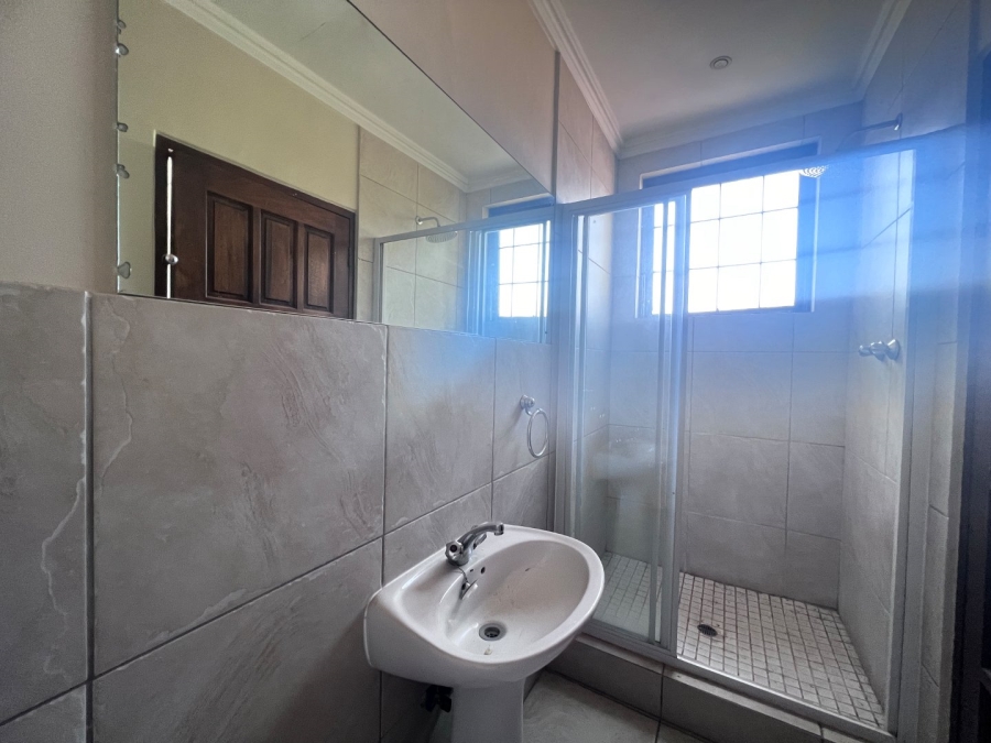 5 Bedroom Property for Sale in Hurlingham Gauteng