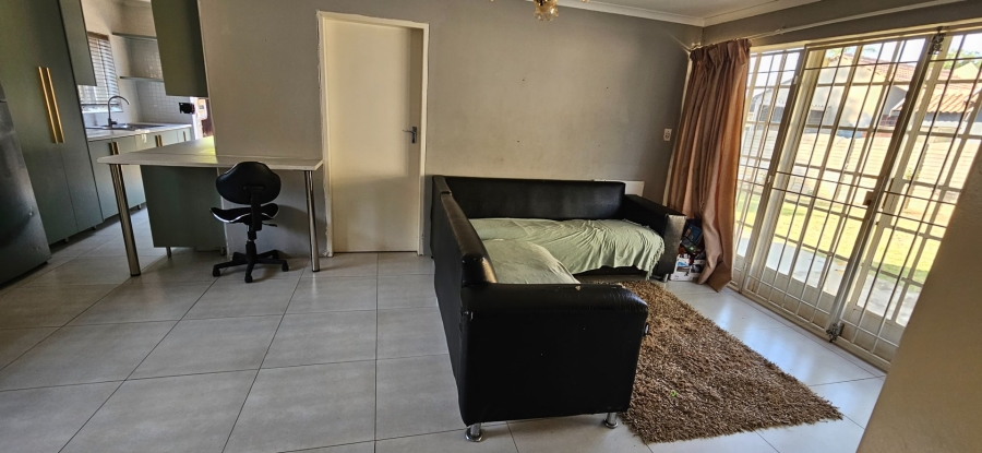 5 Bedroom Property for Sale in Crystal Park Gauteng