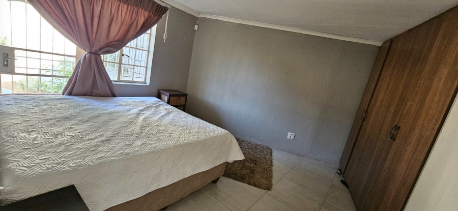 5 Bedroom Property for Sale in Crystal Park Gauteng